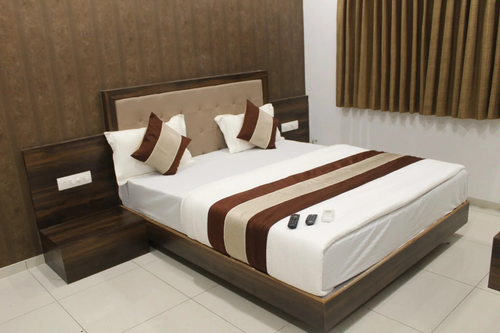 Standard Double room with city view (full double bed)