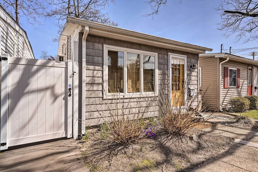 Bright Belmar Cottage < Half Mi to Boardwalk!