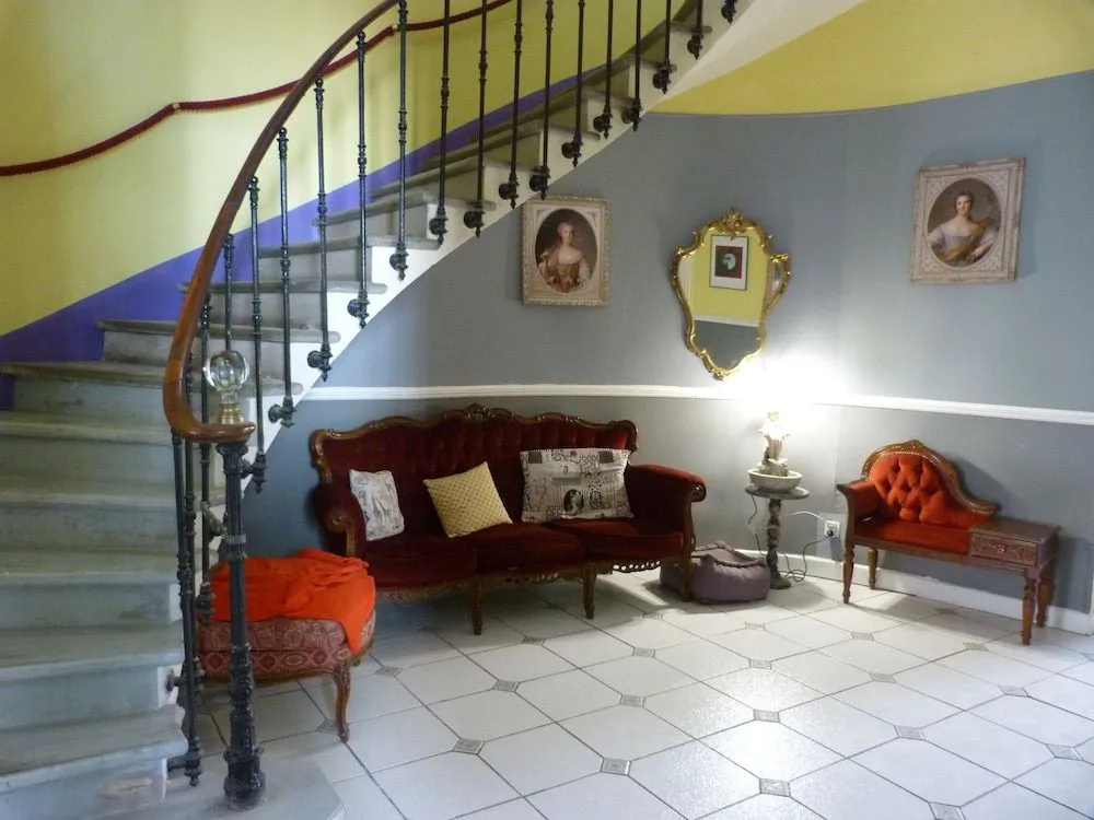 Lobby & Reception
