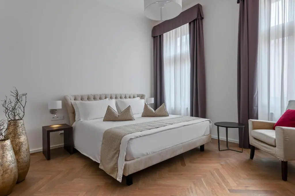 Classic Double room (full double bed)