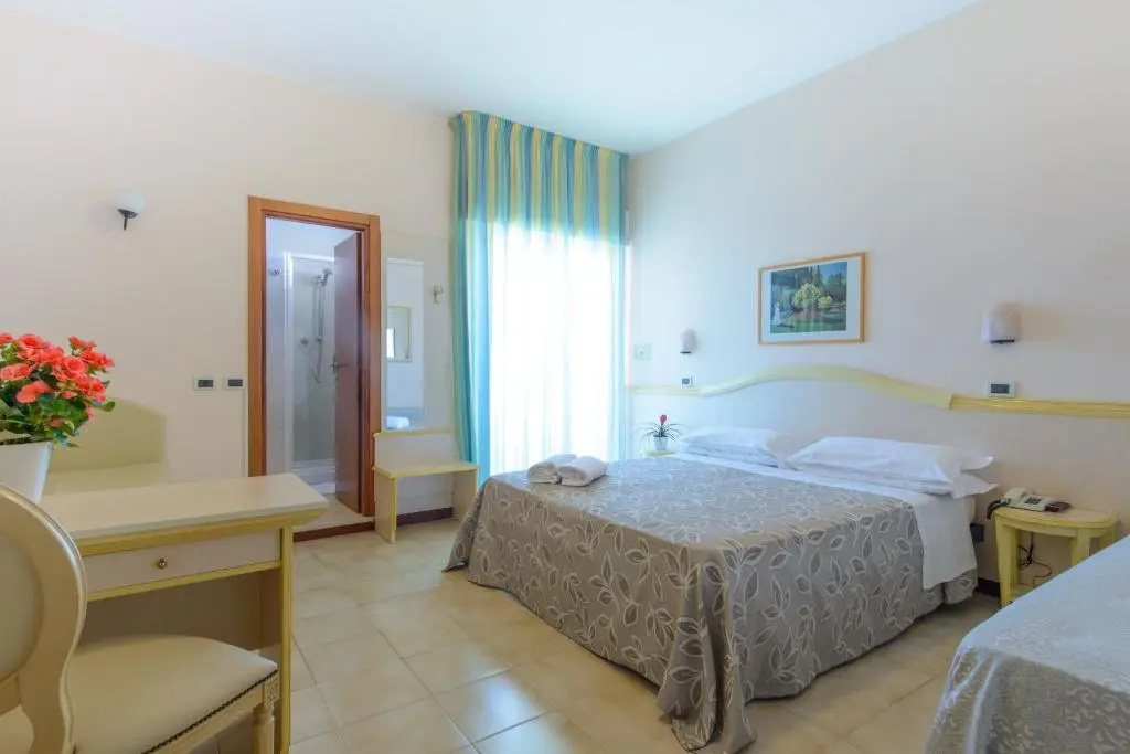 Triple room with city view