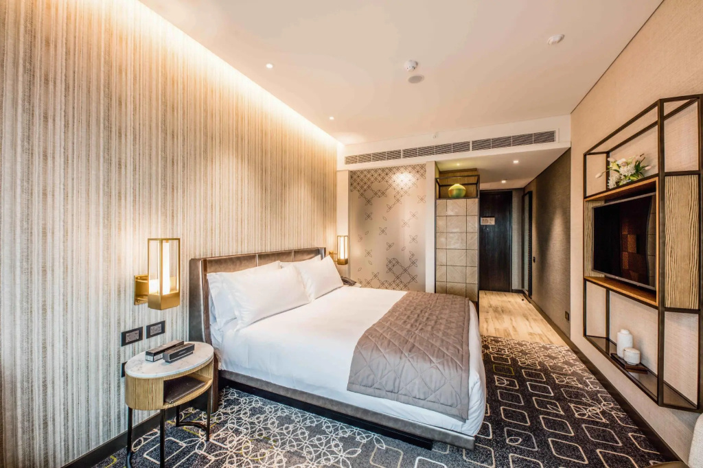 Classic Double room with city view (full double bed)