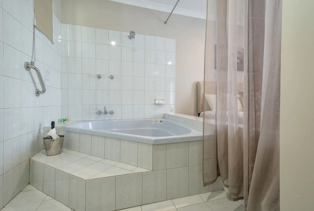 Executive Double Basement Suite (full double bed)