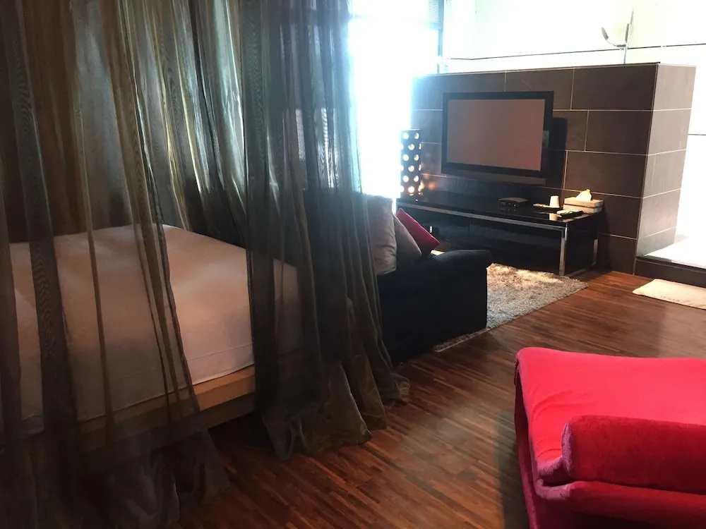 Deluxe Double room (full double bed)