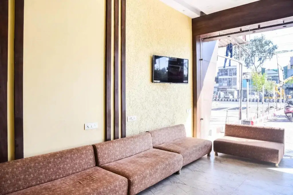 Hotel Manglam Palace by OYO Rooms