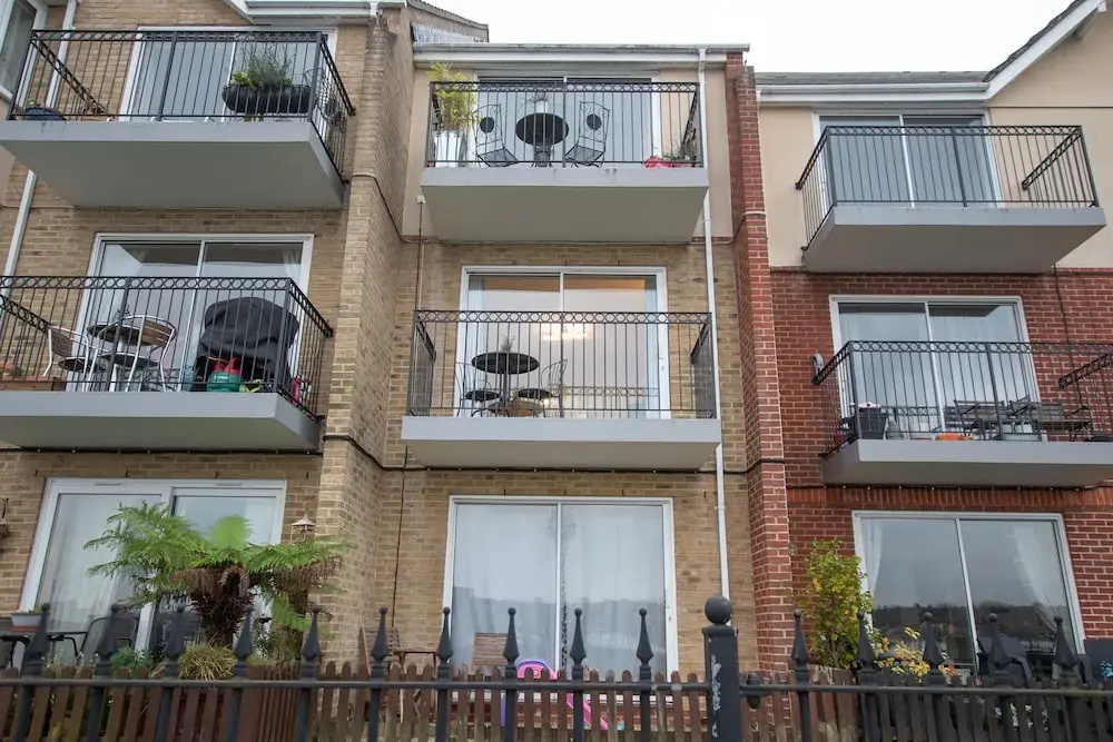 Vespasian Quay - Balcony overlooking the River Itchen - Secure & private parking