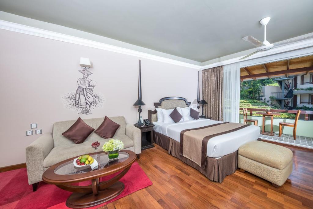 Earl's Regent Hotel