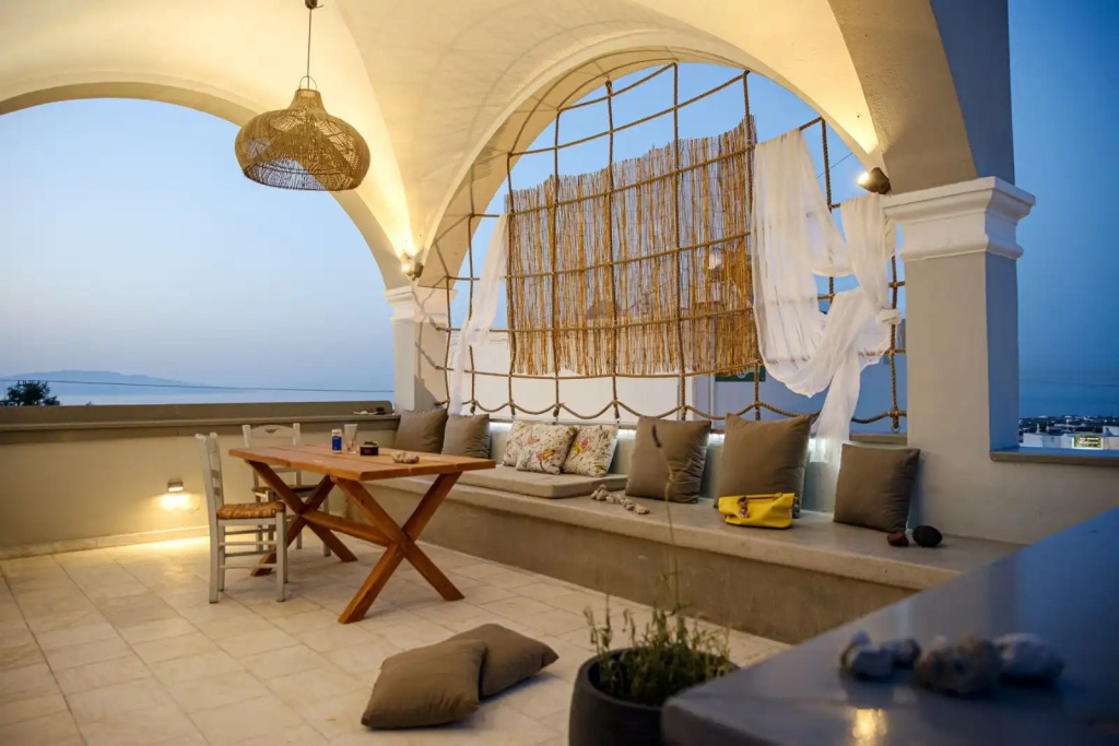 Central Oia Hostel