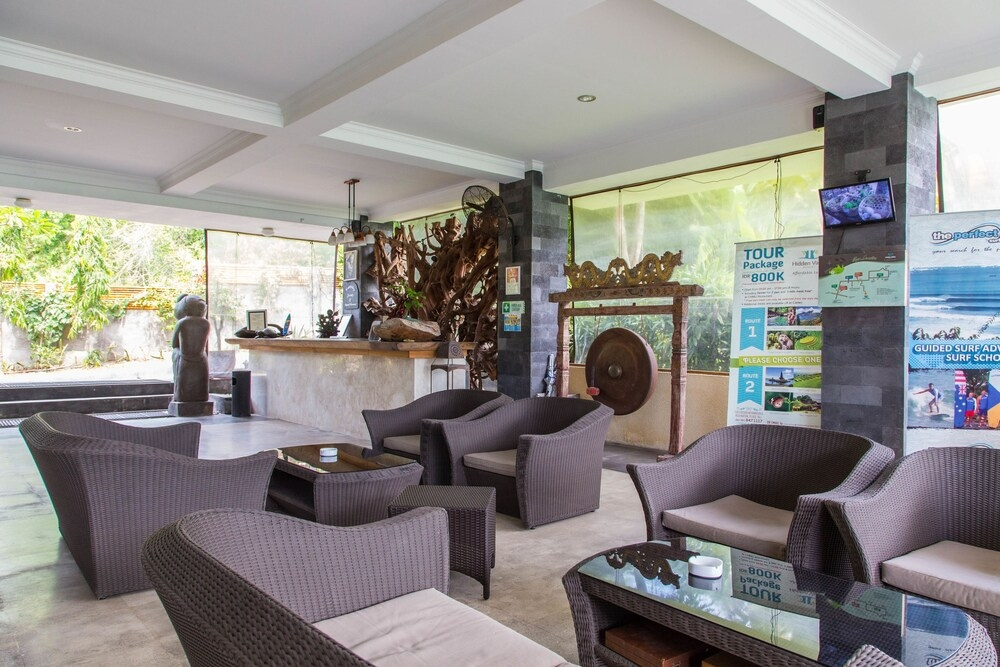 Lobby & Reception