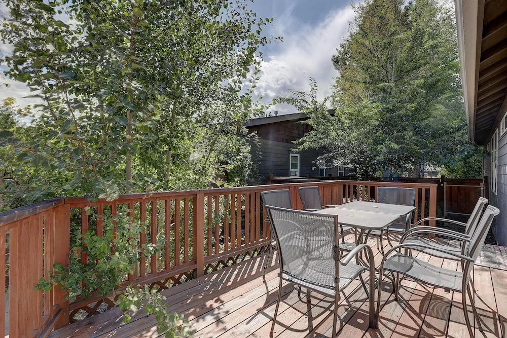 Huckleberry 3 Bedroom Home by RedAwning