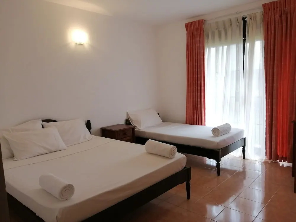 Standard Triple room with garden view
