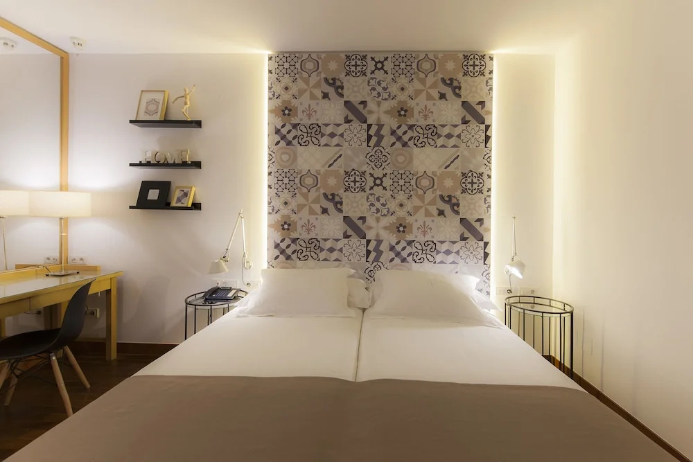 Interconnecting room