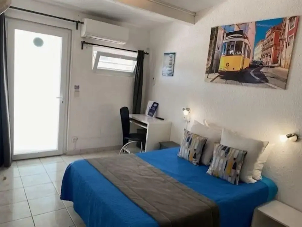 Classic Double room with garden view (full double bed)