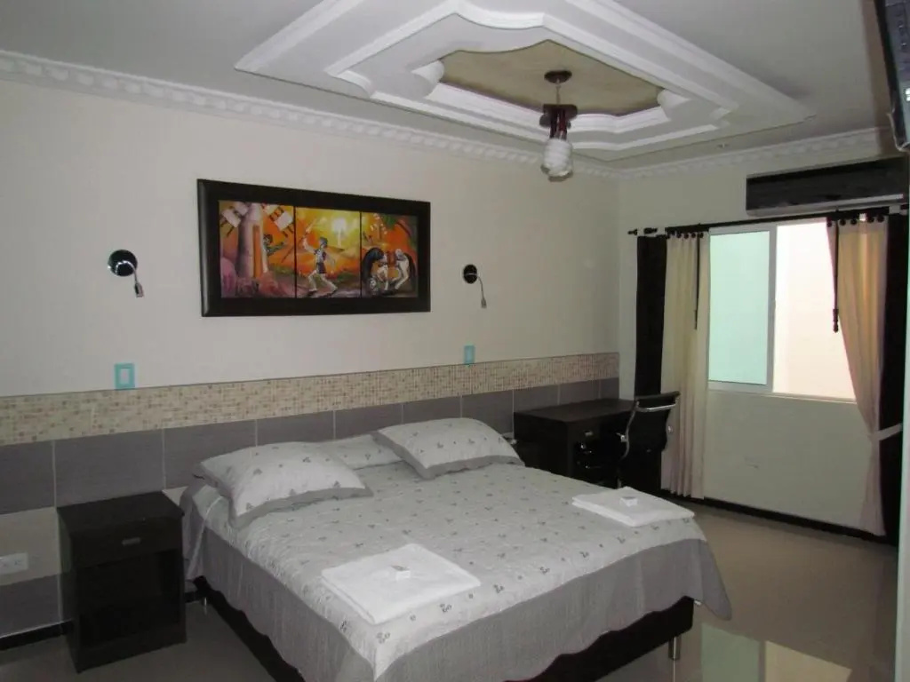 Double Suite full double bed