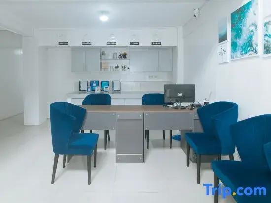 RedDoorz @ Qhouzz near PUP