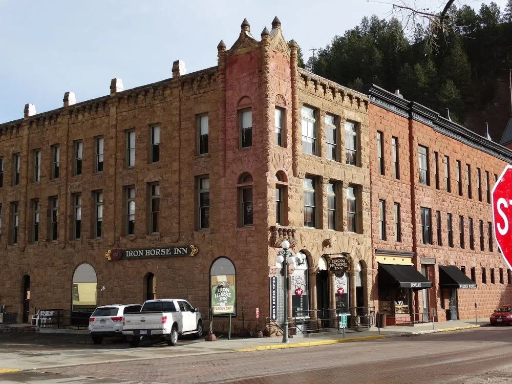 Historic Iron Horse Inn