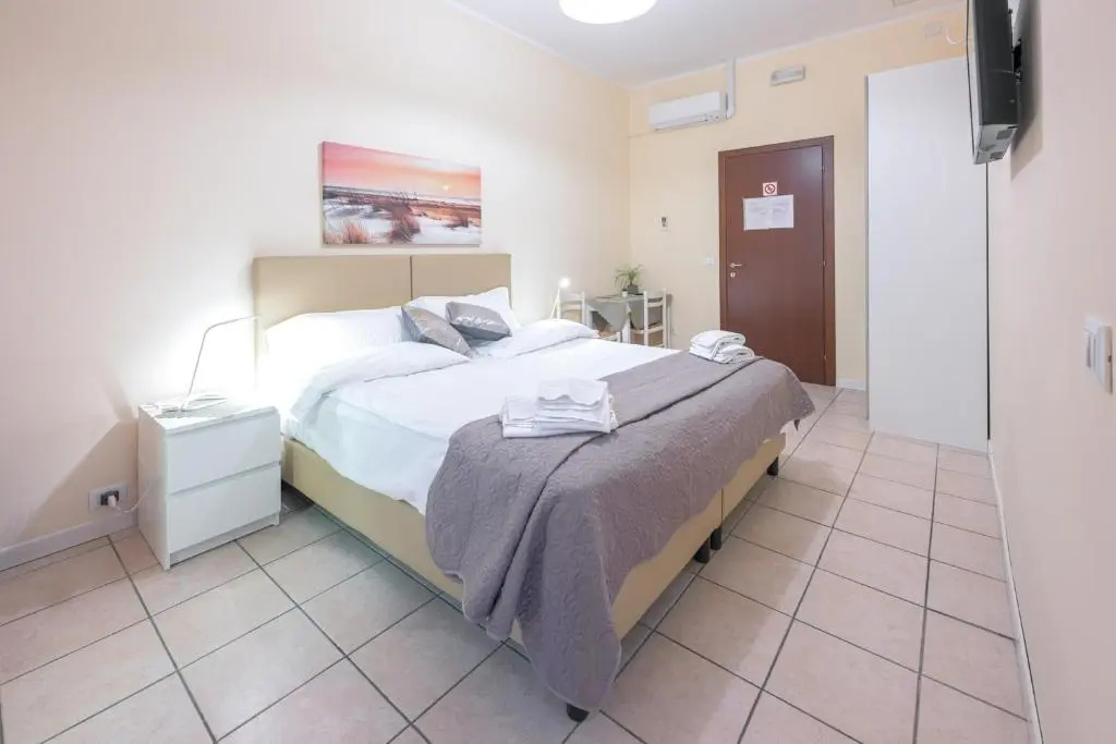 Standard Double room (full double bed)