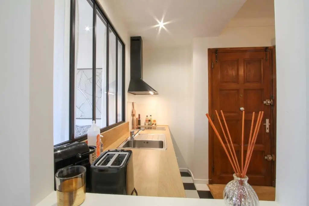 Pretty 2 rooms in the city center