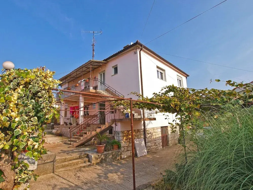 Apartment 860