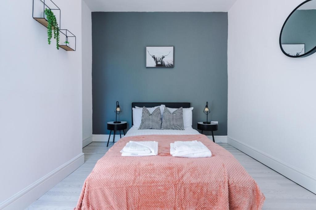 Rest & Recharge by MediaCityUK (4 bedrooms, 9 beds, 2 bathrooms, Free Parking)