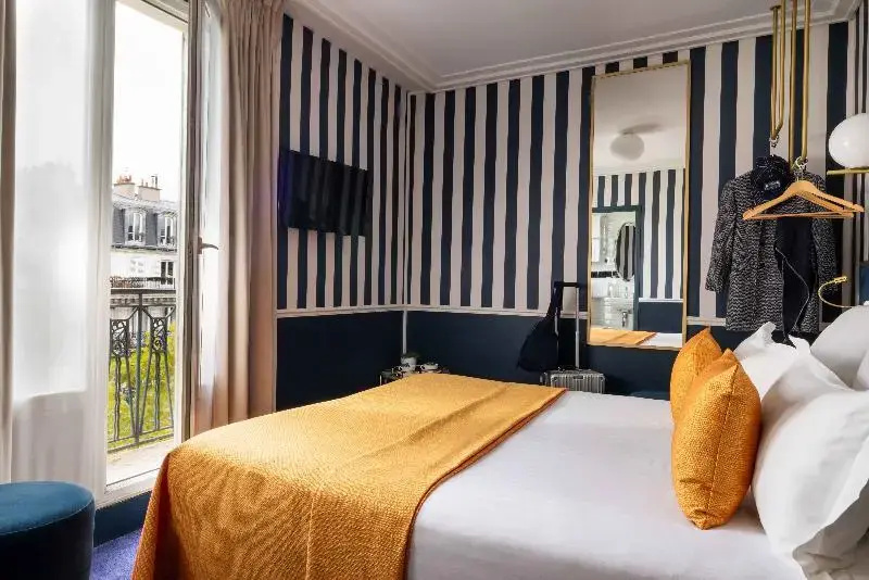 Standard Double room with balcony (full double bed)
