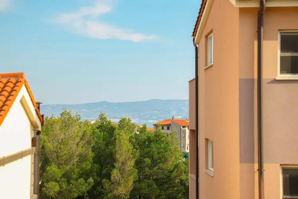 Apartment Vesna near beach with balcony