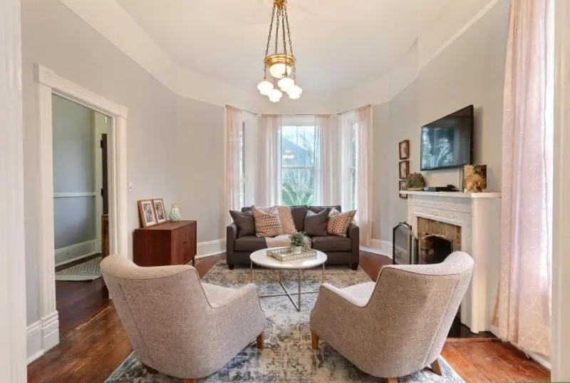 4 Bedrooms Cottage