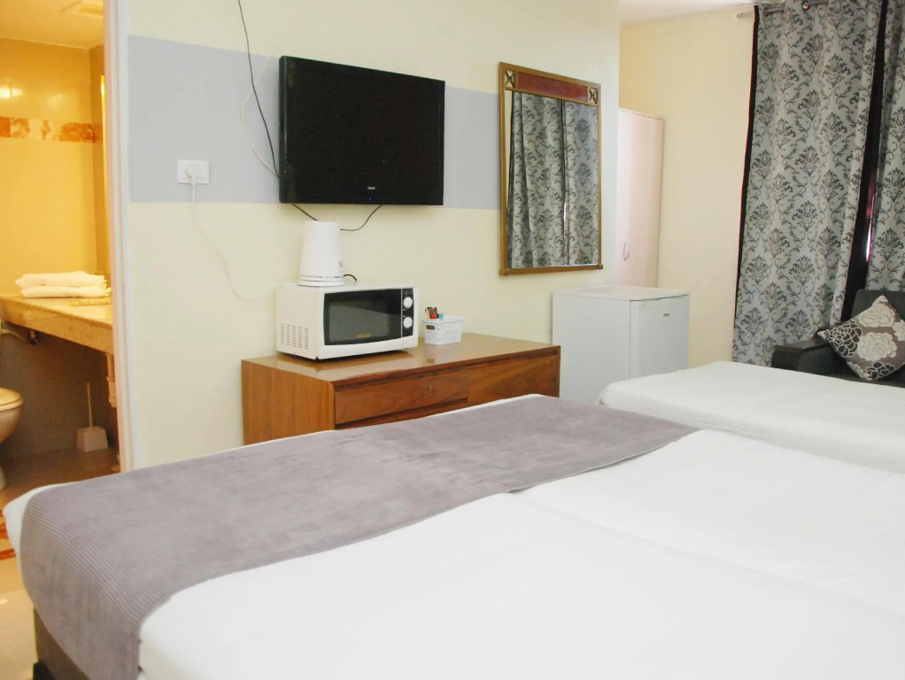 Standard Triple room