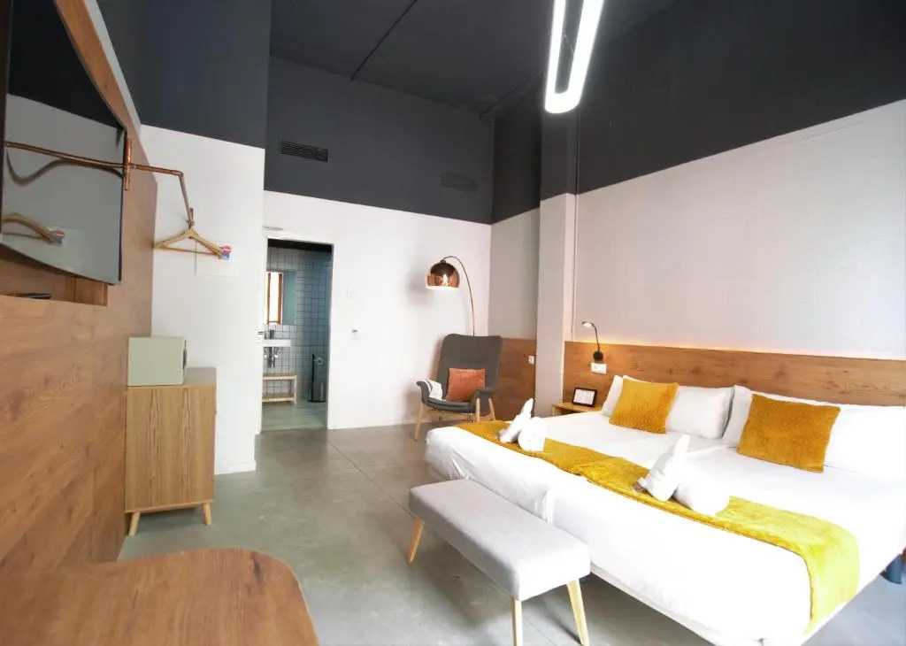 Superior Double room with balcony (full double bed)
