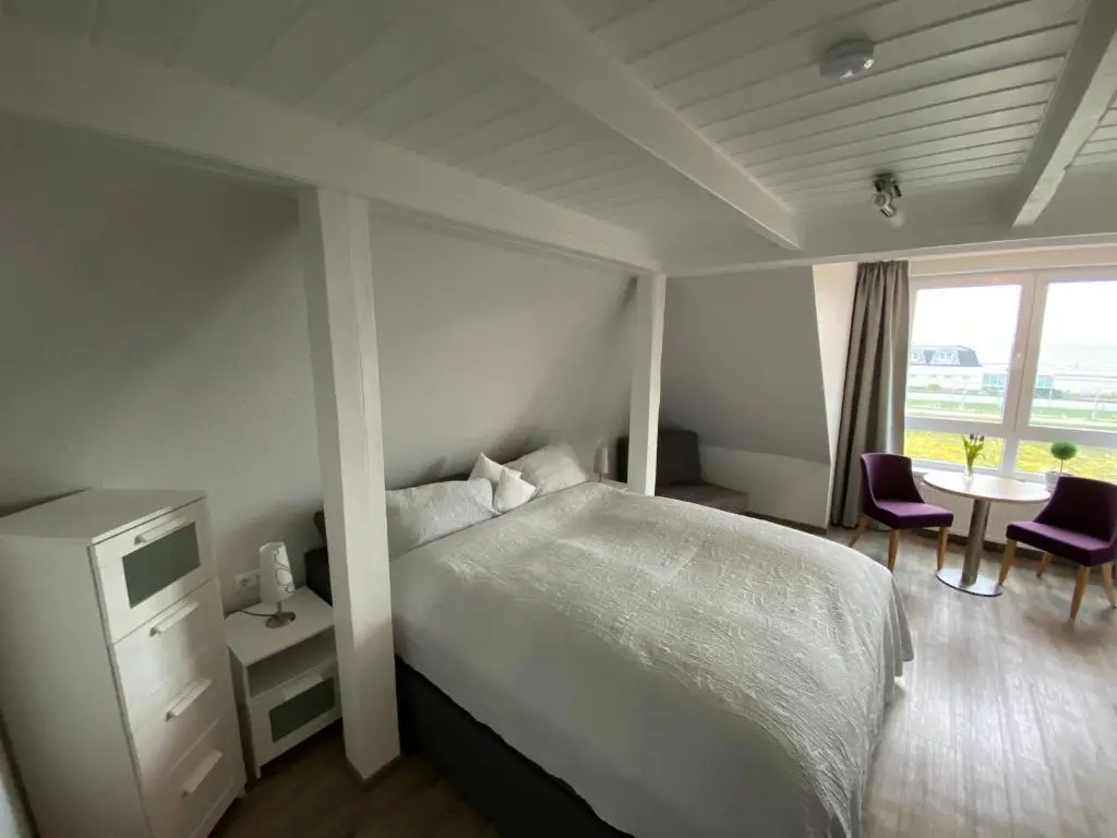 Deluxe Double room with sea view (full double bed)