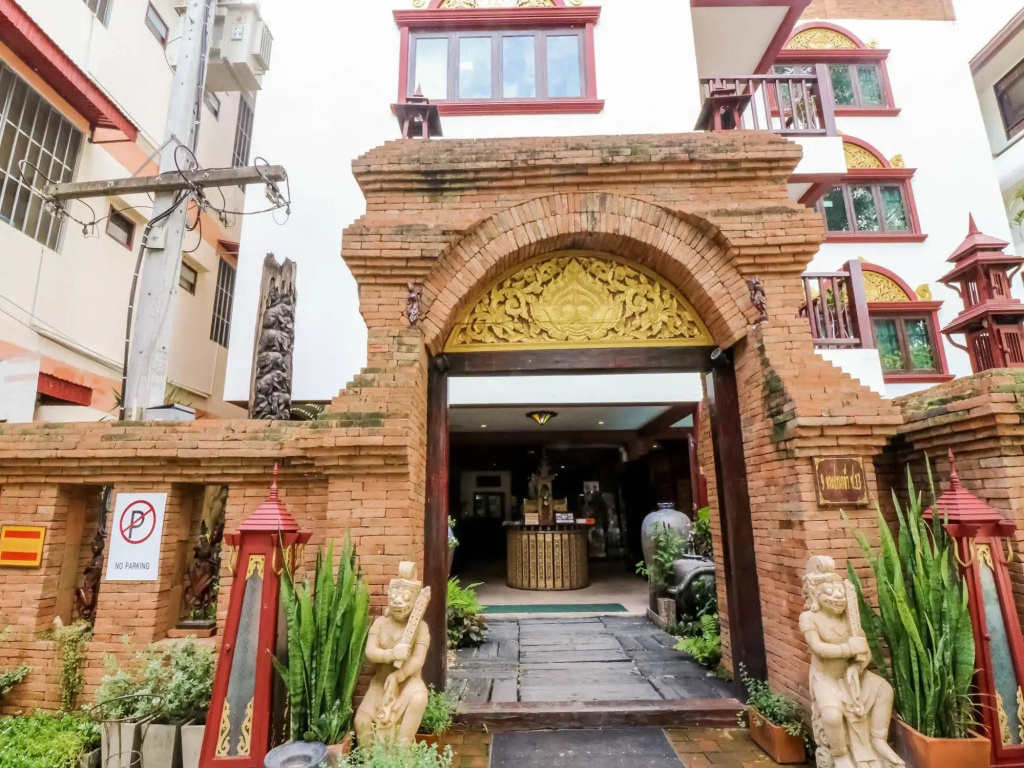 Nida Rooms King Phrapokklao Empire