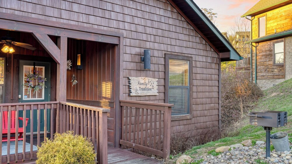 Bear Cove by Avantstay Hot Tub + Pool Table!