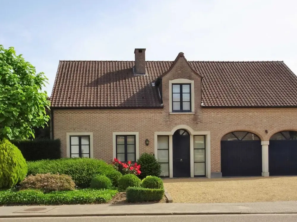 Luxury Holiday Home With Sauna and Jacuzzi in Heers