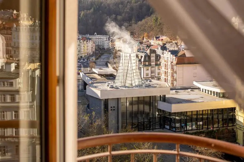 Superior room with city view (4 single beds and full double bed)