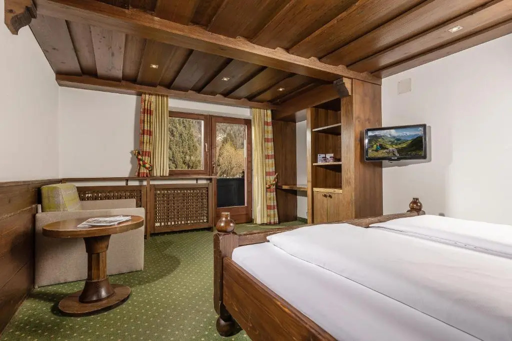 Standard Double room (full double bed)