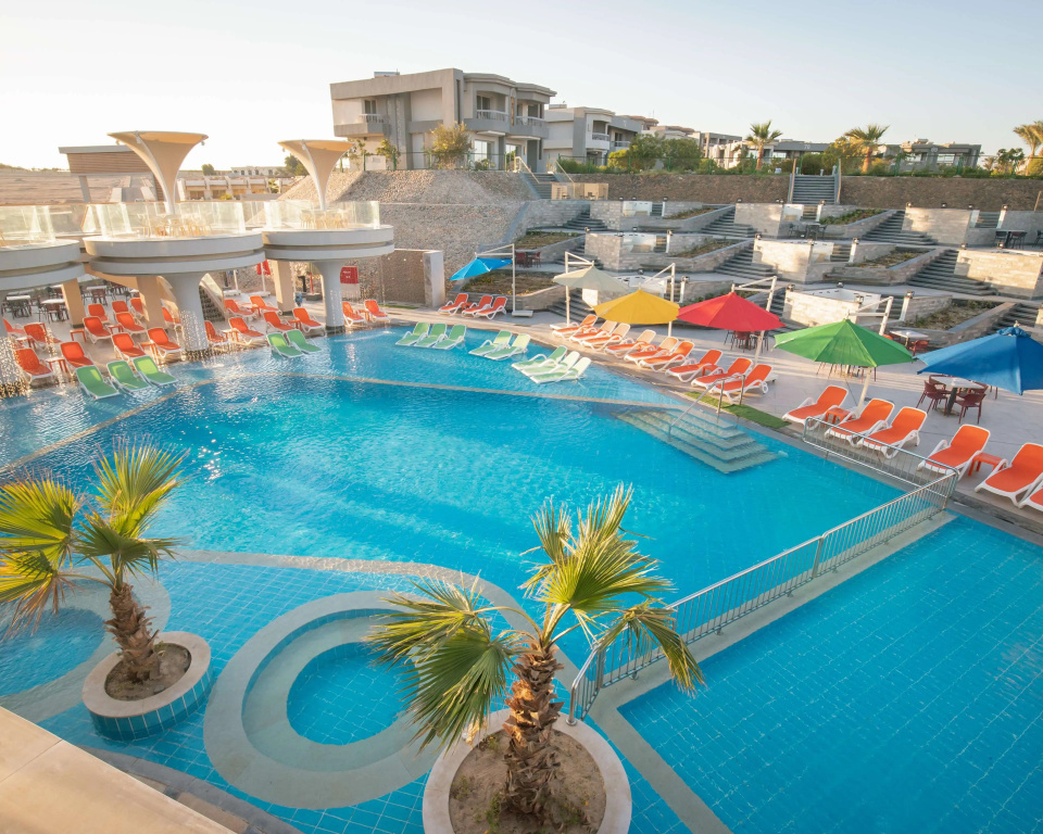 Hurghada Long Beach Resort — Hurghada, Red Sea