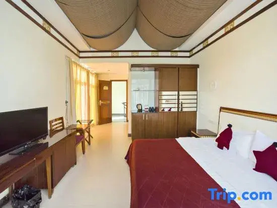 5 Bedrooms Villa with lake view