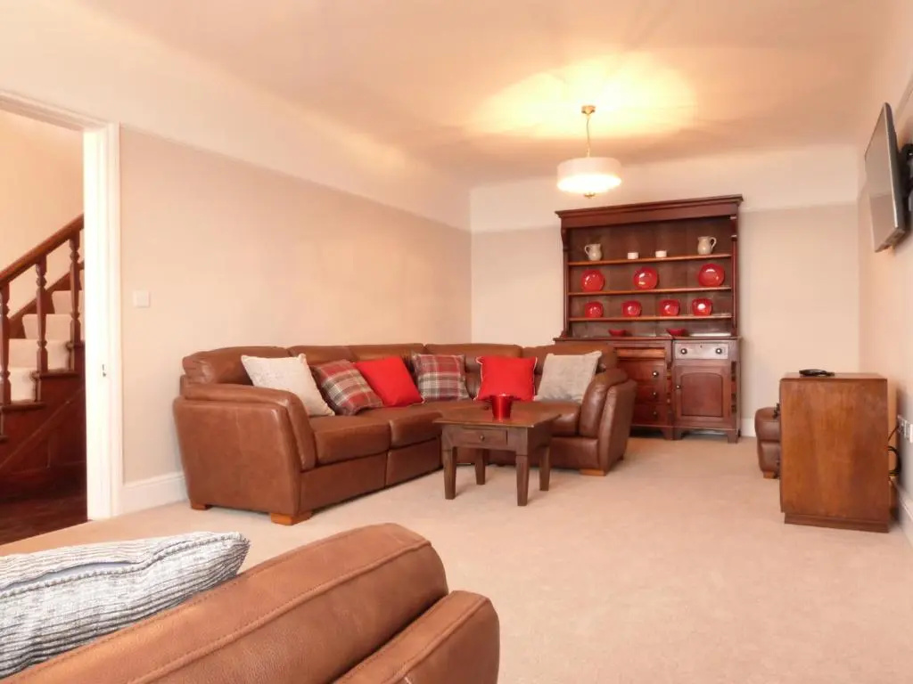 6 Bedrooms Cottage