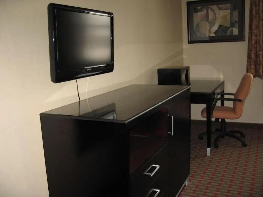 Townhouse Inn & Suites — фото