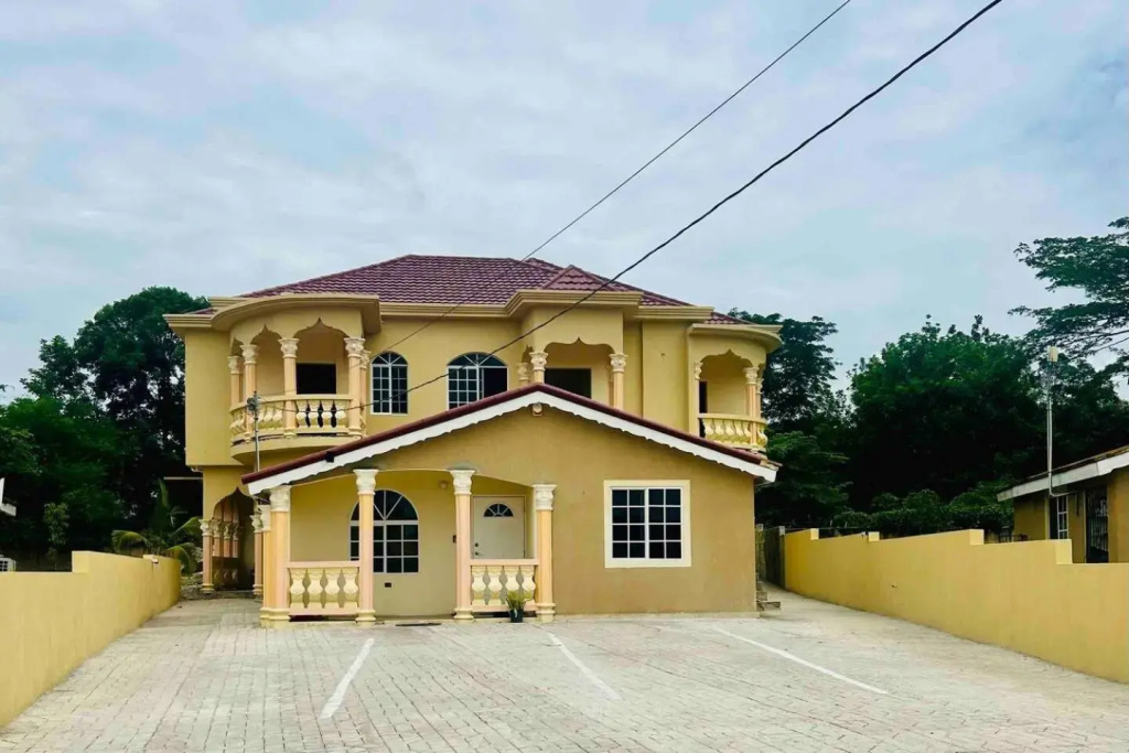 The Rest Stop- Gated Community-24 Hrs Security