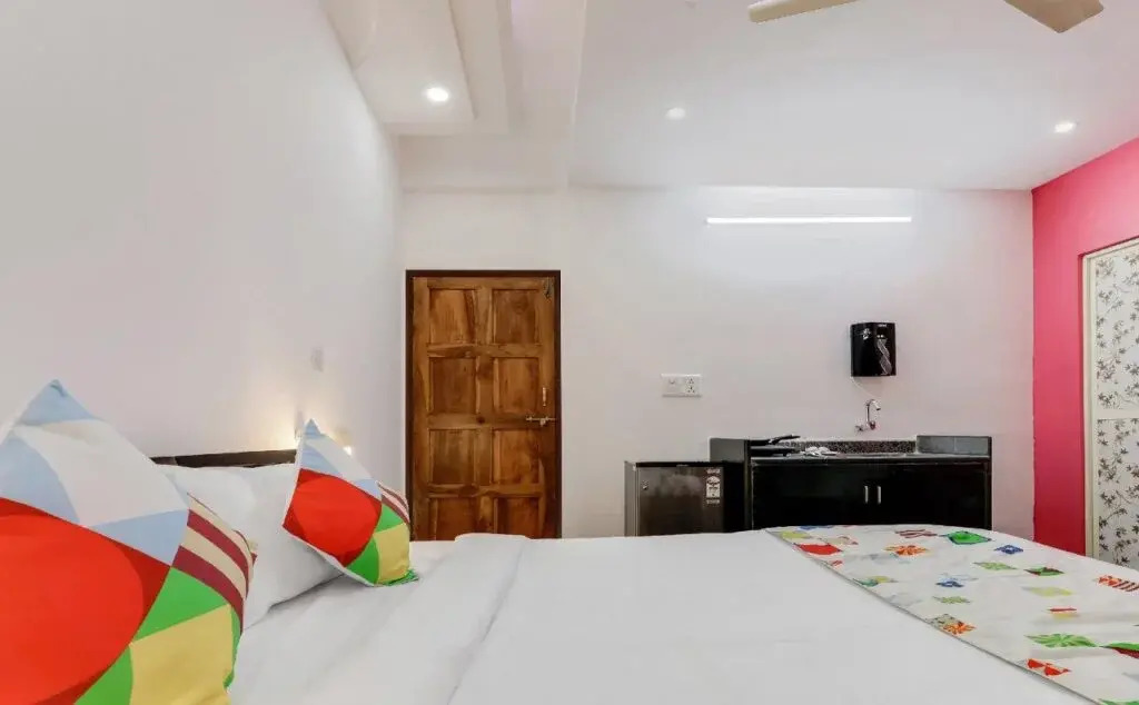 Home Alluring Studio By OYO Rooms - фото 6