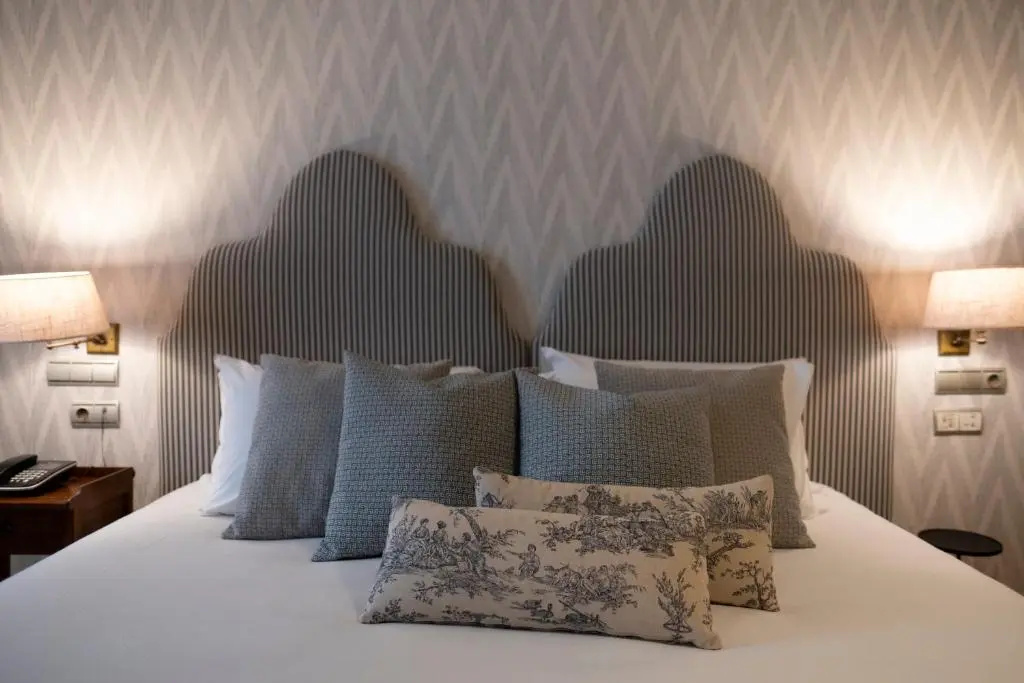 Deluxe Double room (full double bed)