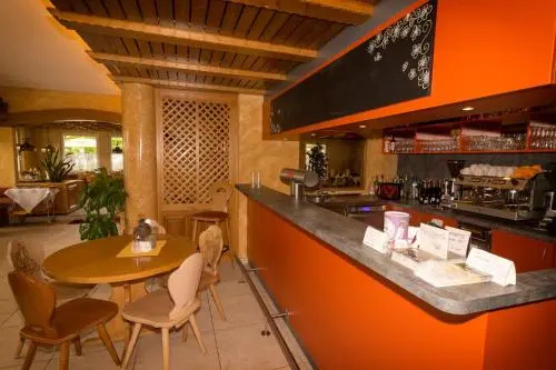 Food & Beverage