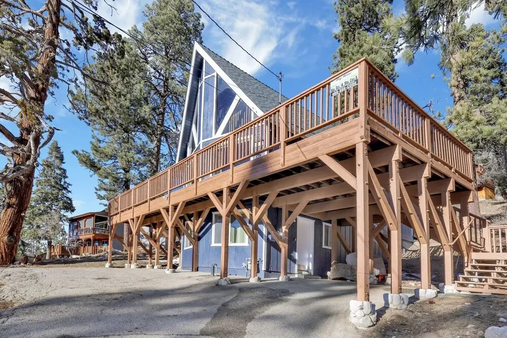 2235-bear Mountain Views 3 Bedroom Home by RedAwning