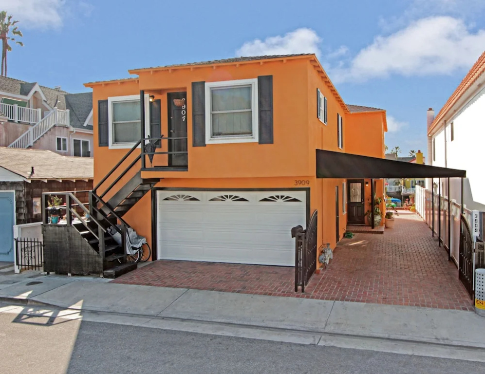 3909 Marcus Ave Shie1 4 Bedroom Duplex