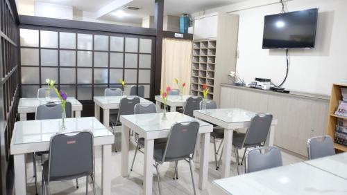 Food & Beverage