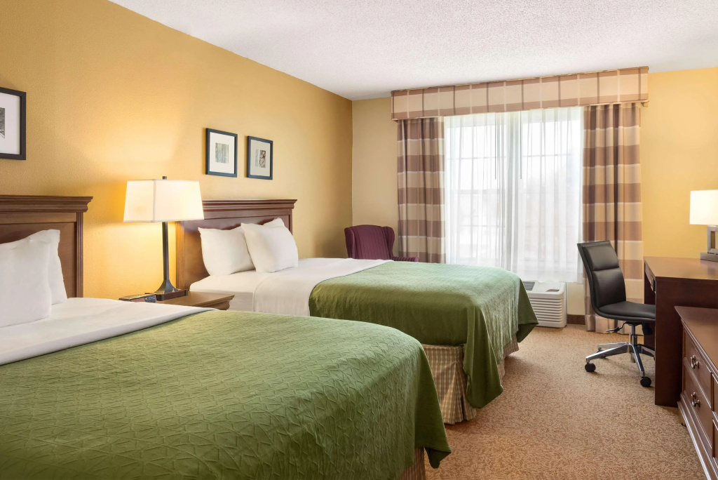Country Inn & Suites by Radisson, Salina, KS - фото 4