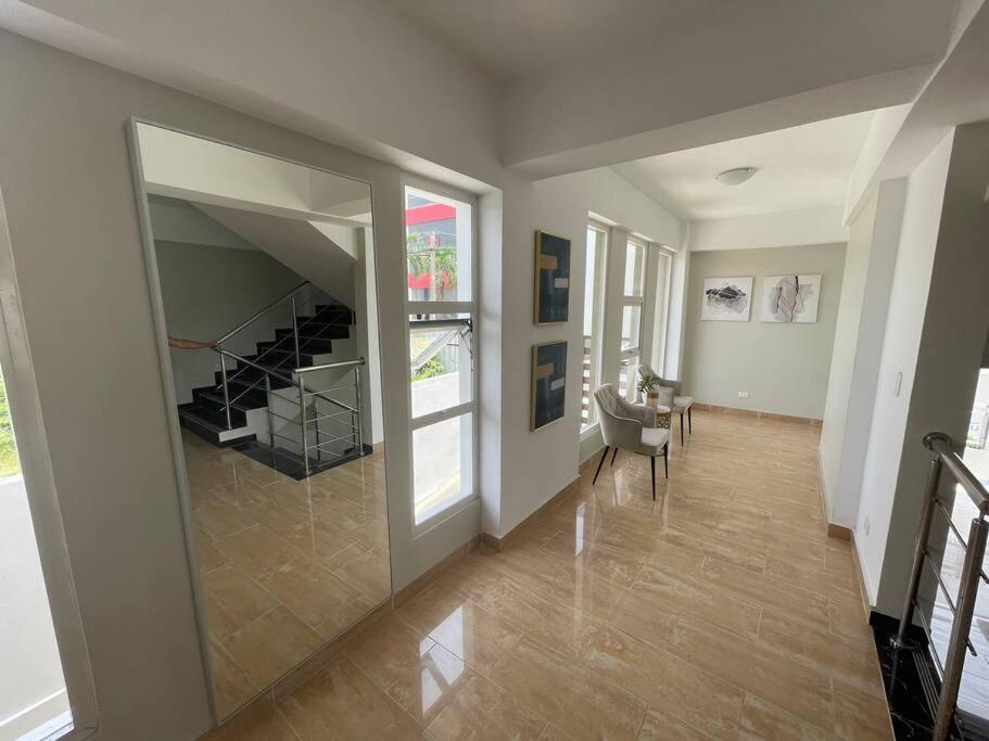 Отель City View 2Br Downtown Stylish Sleeps 4 +WiFi+ Gym, фото 6