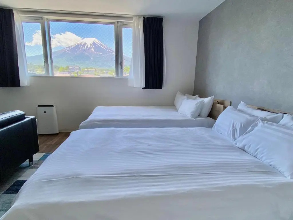 Standard Family room with mountain view