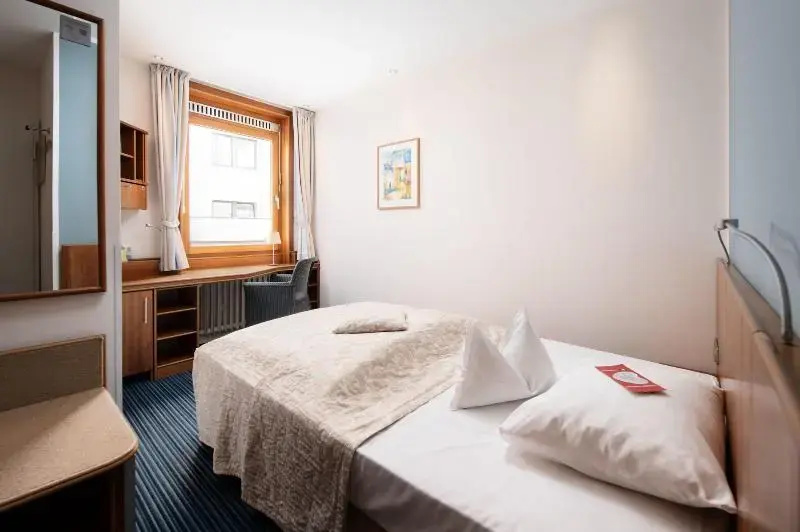 Hotel Baseler Hof - Chambres